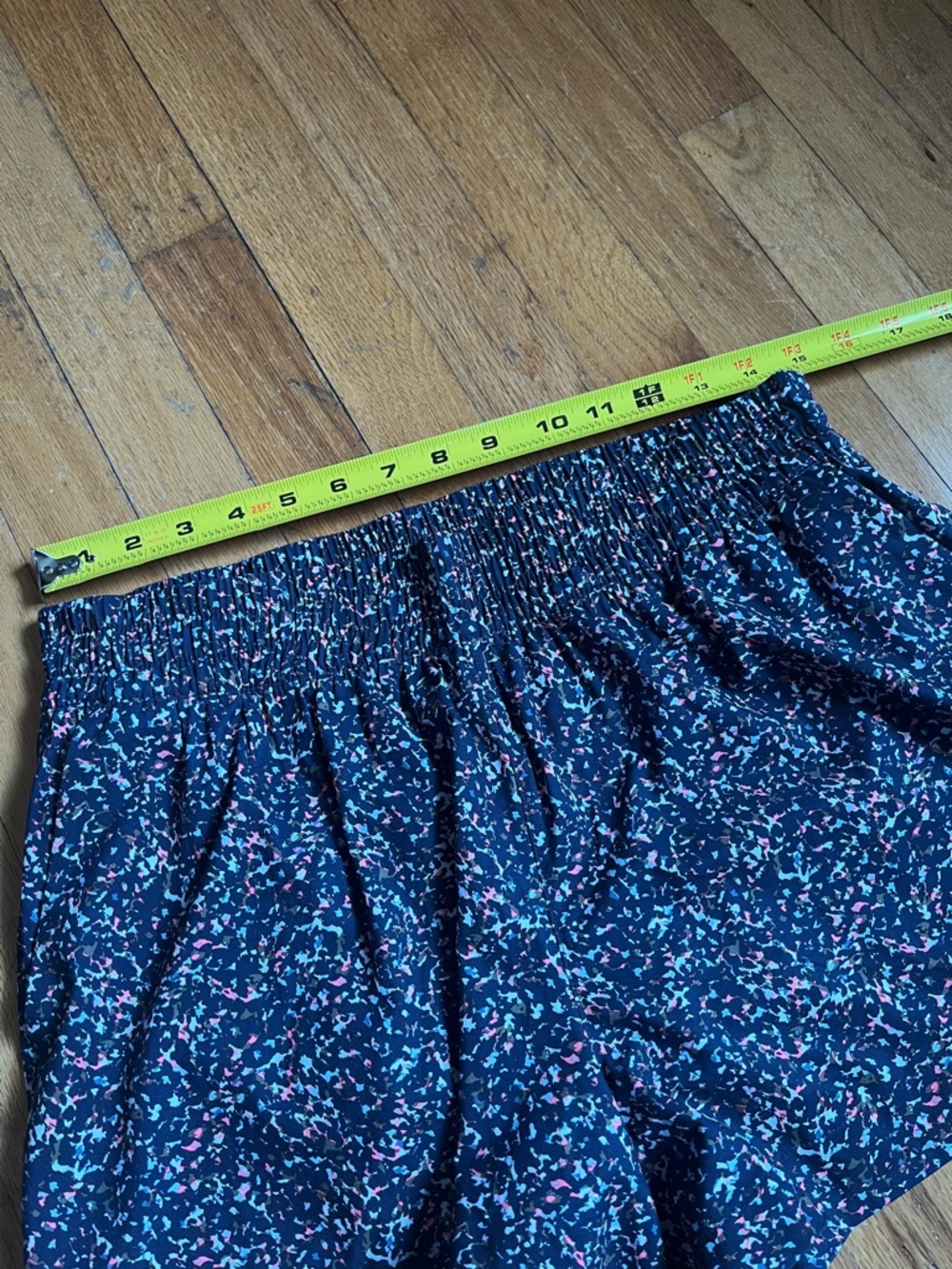 ATHLETA Weekender Mid Rise 3" Run Short Sz M Misha camo navy - Picture 7 of 12